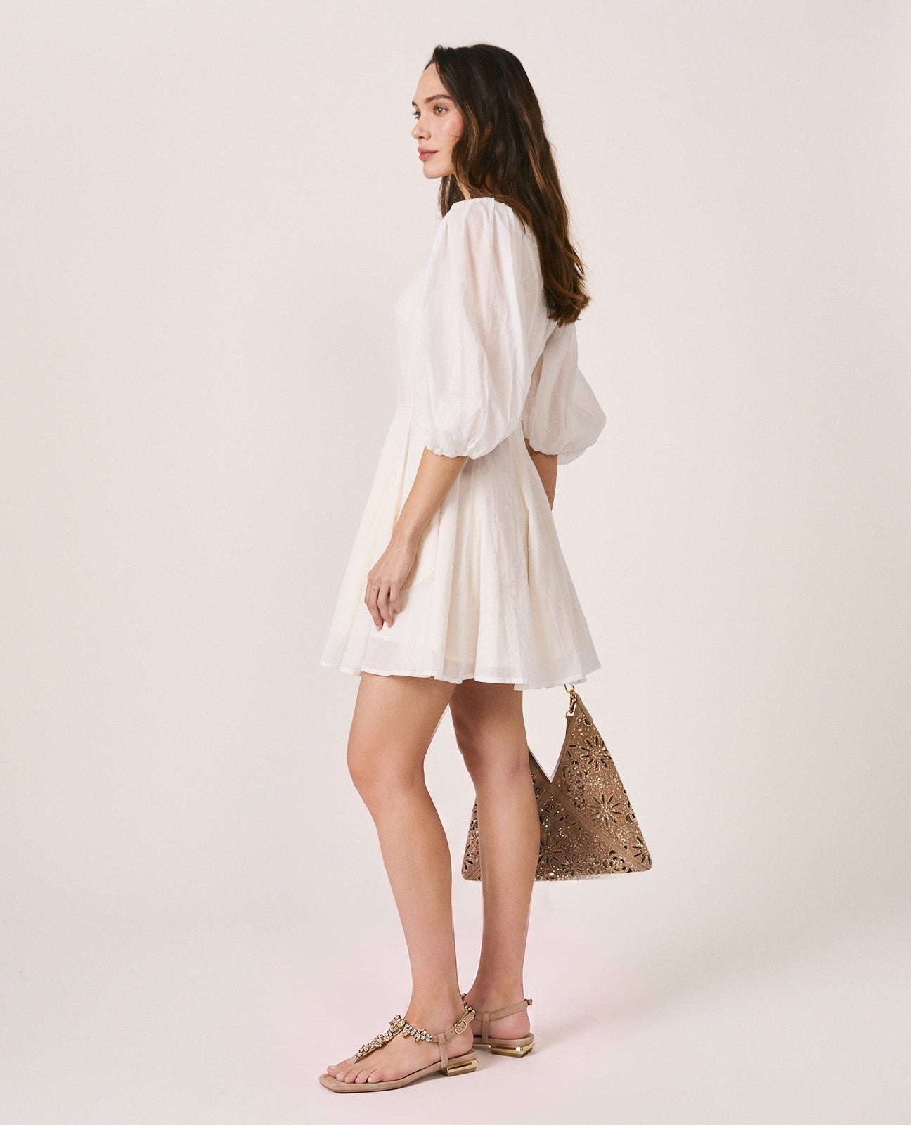 alma-en-pena-63328-mini-kleid-wei-v-ausschnitt-puff-rmel image 4