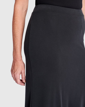 alembika-essential-cupro-pencil-skirt-black-maxi image 3