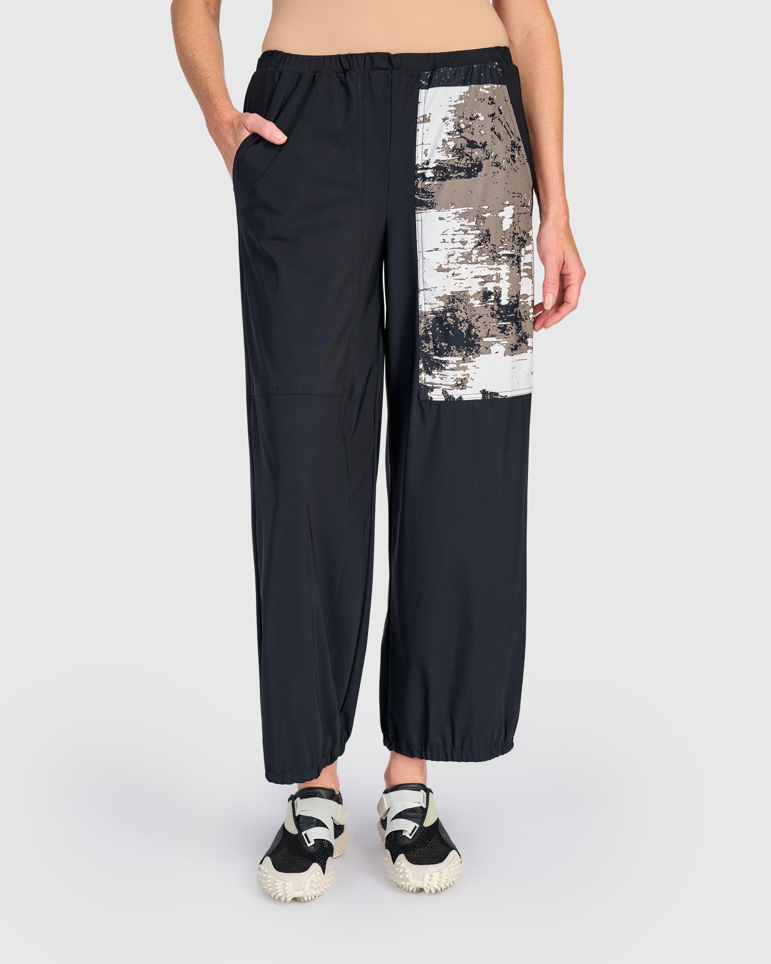 alembika-tekbika-axis-lantern-pants-black-graphic image 1