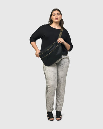 alembika-on-the-go-large-sling-bag-umh-ngetasche-schwarz image 6