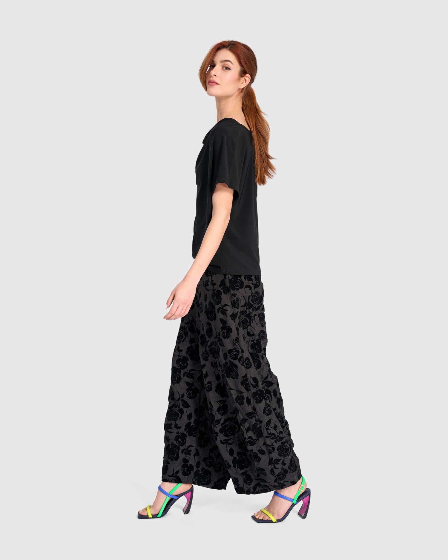 alembika-attar-lantern-pants-black-rose-ballon-hose-cropped image 4