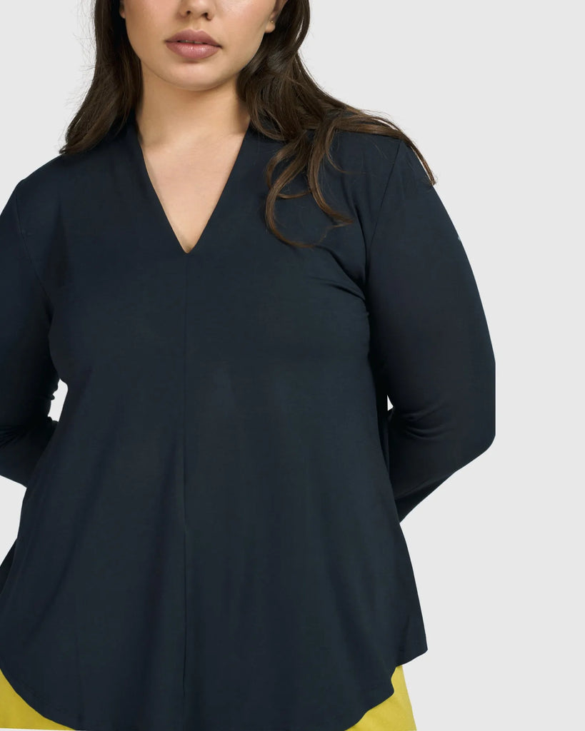 alembika-essential-v-neck-top-ocean-3-4-arm-shirt image 1