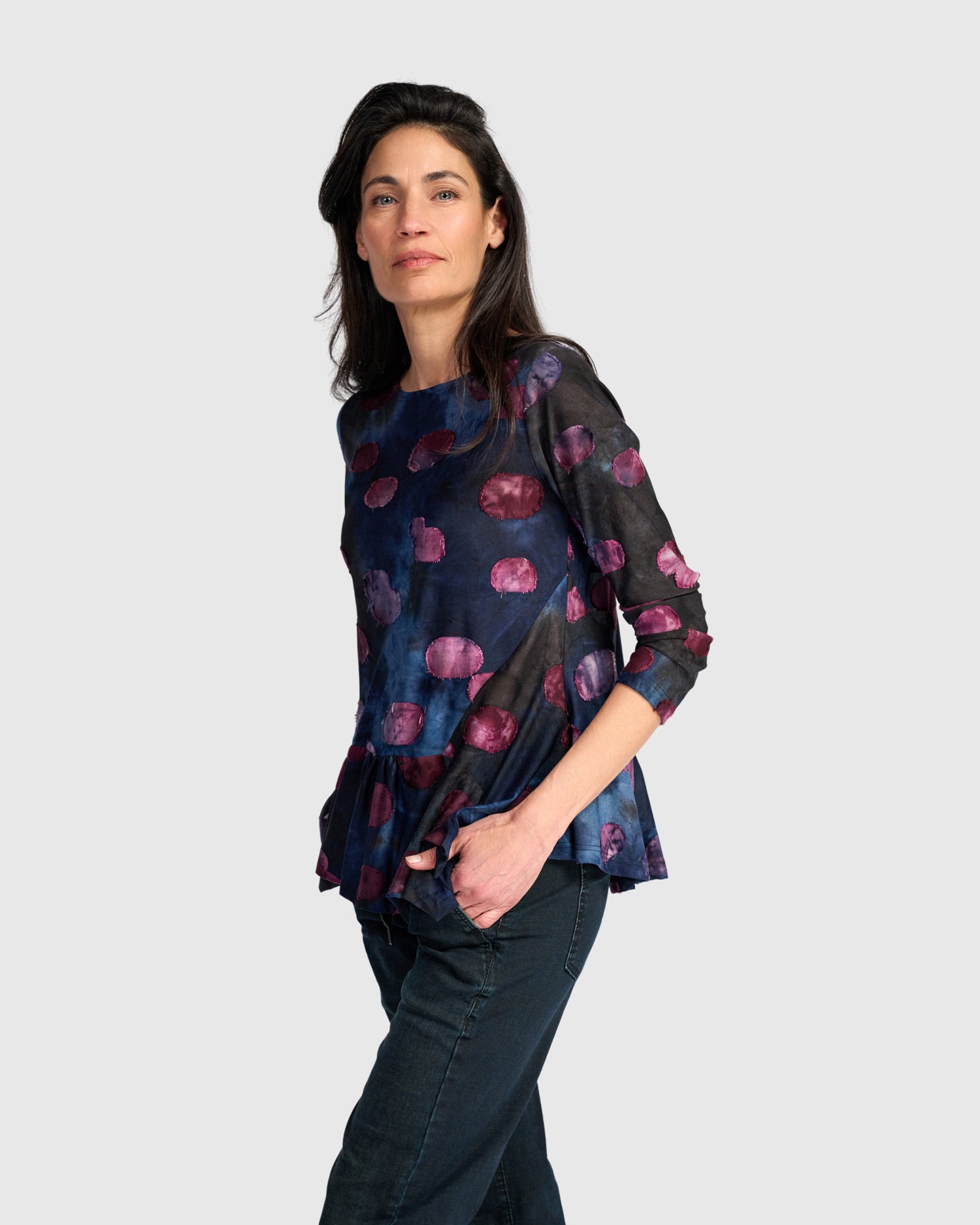 alembika-addison-flouncy-tee-damen-midnight-wine-langarm image 3