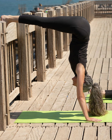 alembika-asana-high-neck-top-tanktop-charcoal image 6