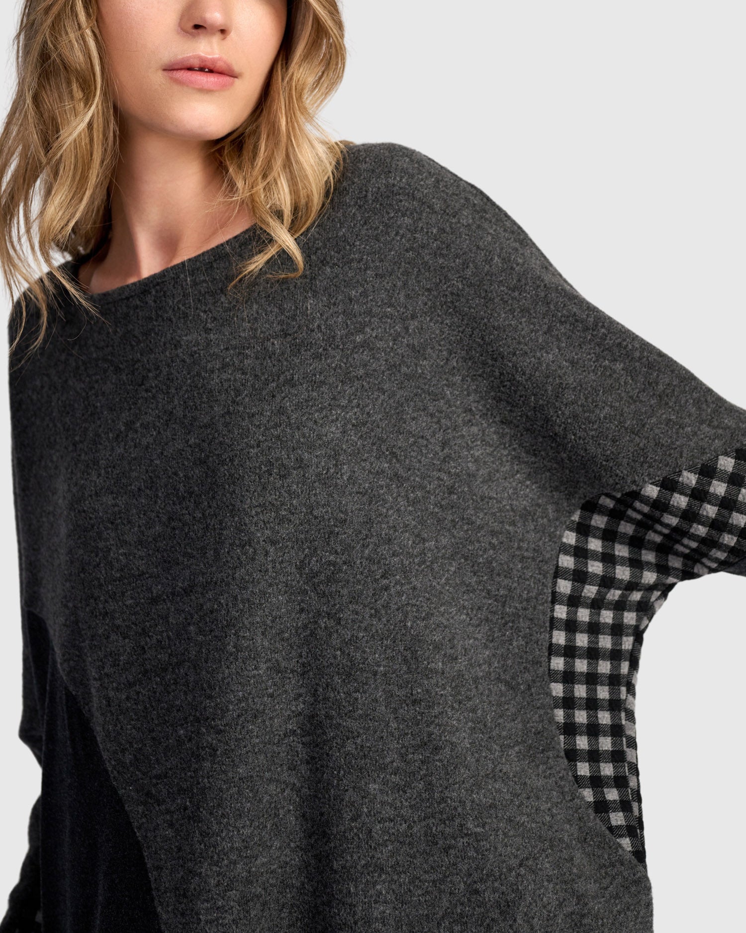 alembika-quasar-curve-top-carbon-oversize-fleece-top-mit-samt image 6