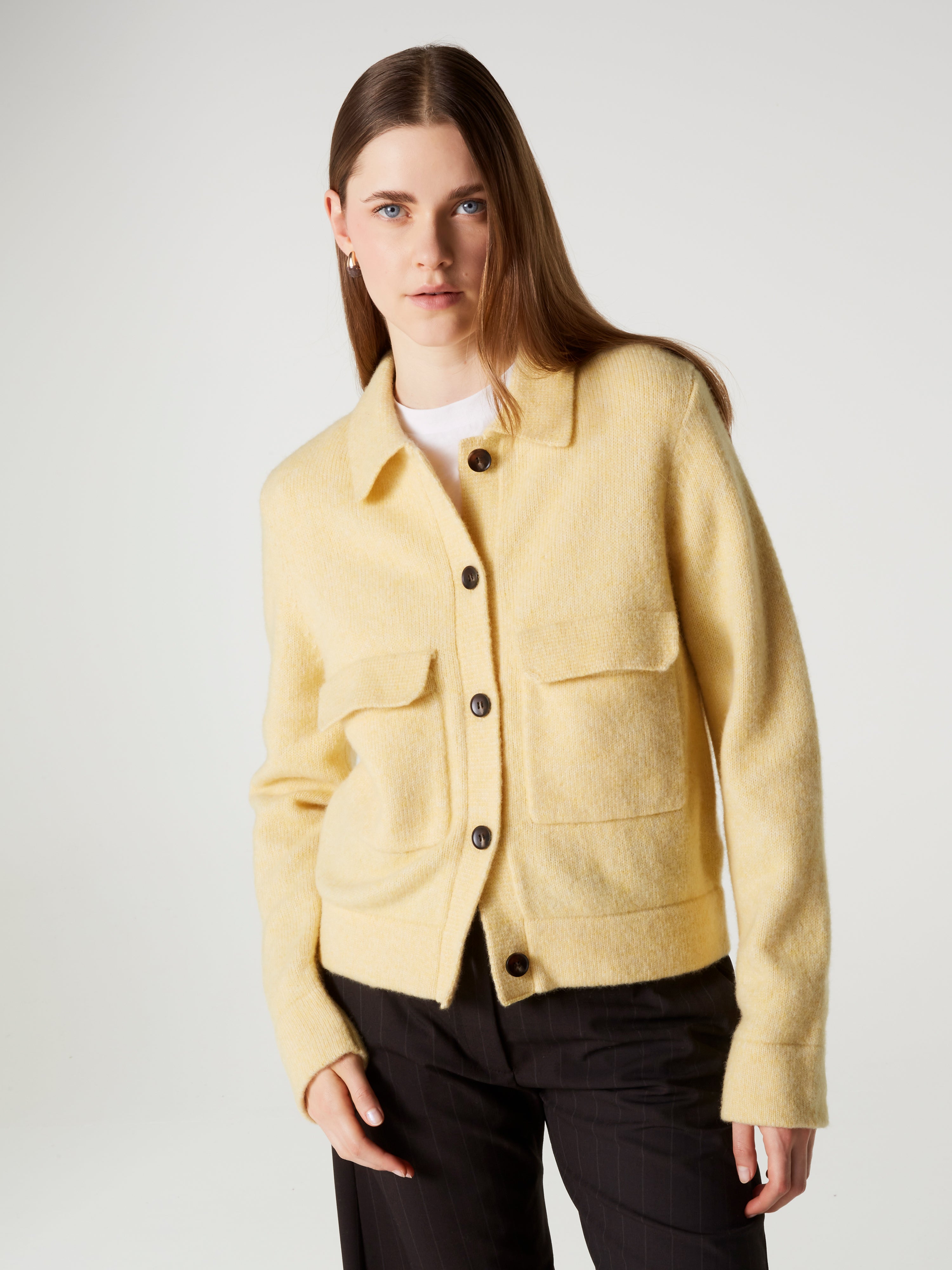 absolut-maiwen-wolljacke-damen-hellgelb-hemdkragen image 5