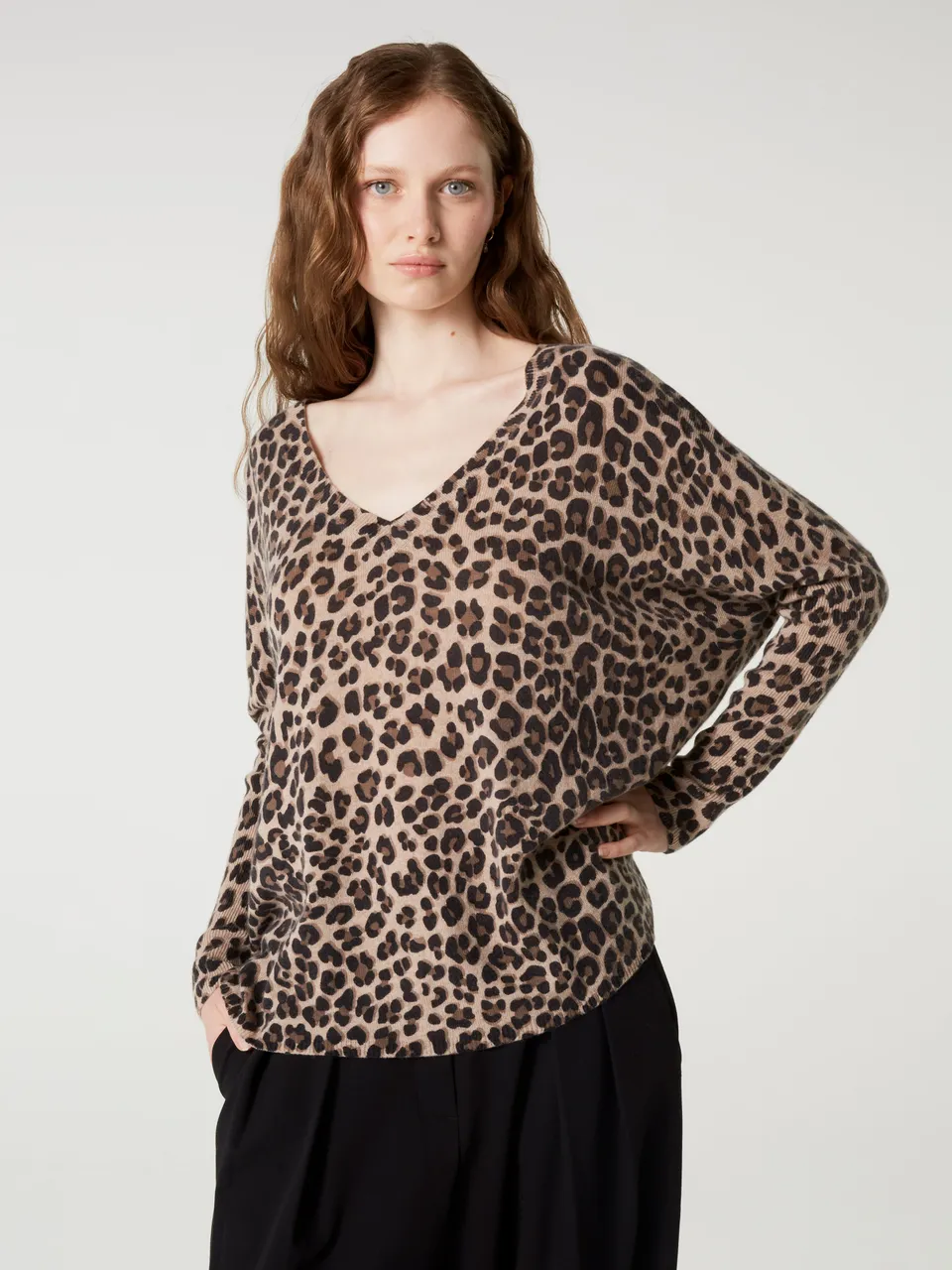 absolut-camille-print-kaschmir-poncho-pullover-damen-leo-v-ausschnitt image 1