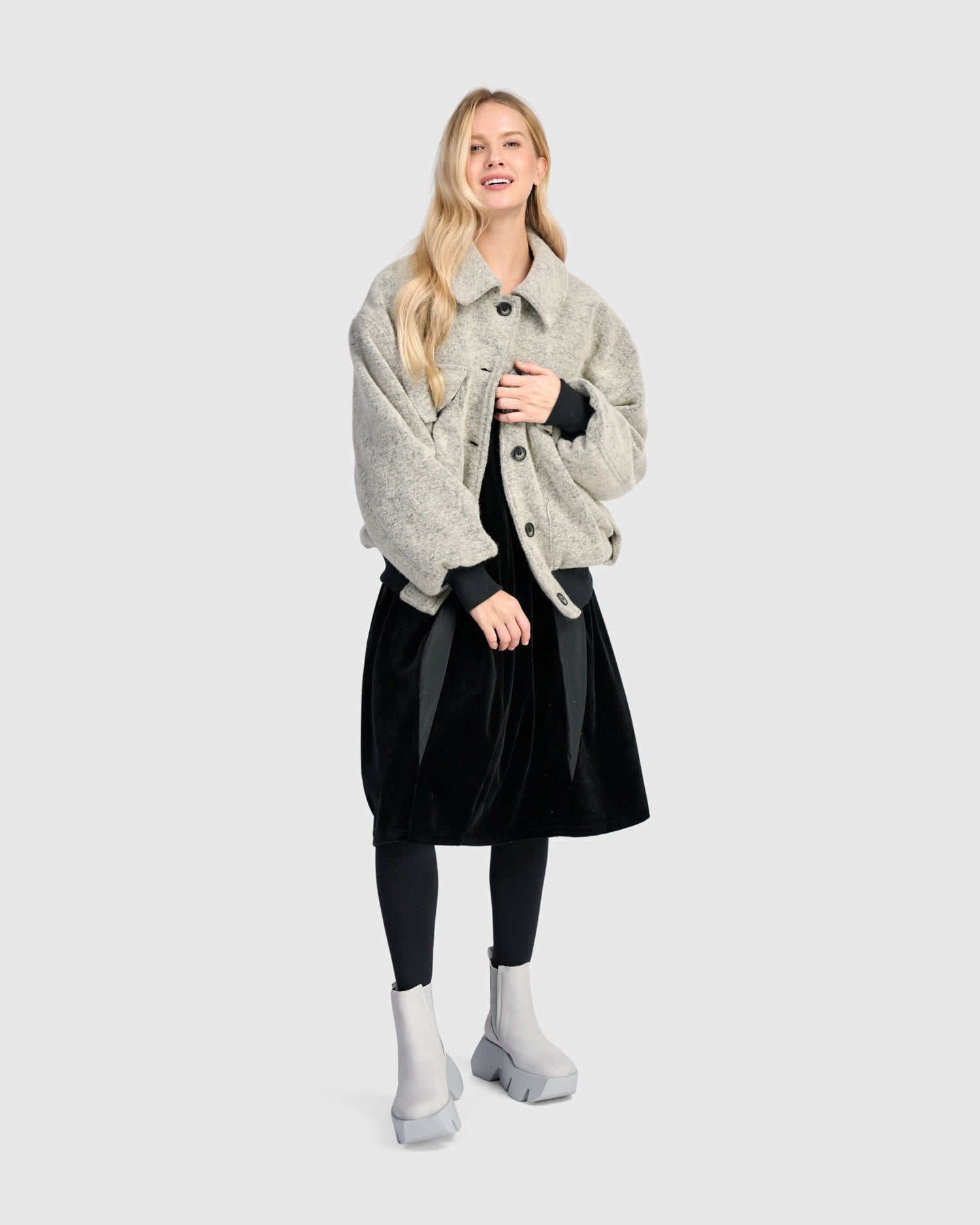 alembika-urban-brushed-varsity-jacke-cloud-grey-oversize-fleecejacke image 7
