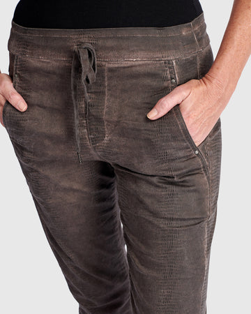 alembika-washed-iconic-stretch-jeans-brown-jeans image 3