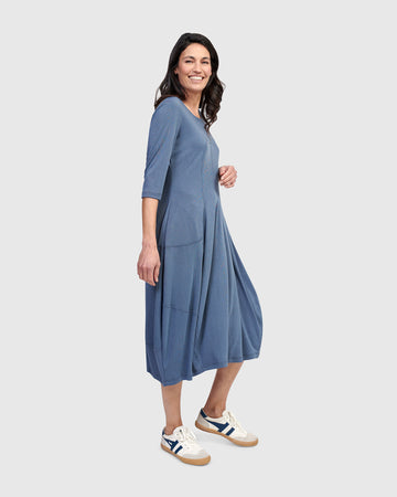 alembika-essential-crew-cocoon-kleid-blue-mist image 6