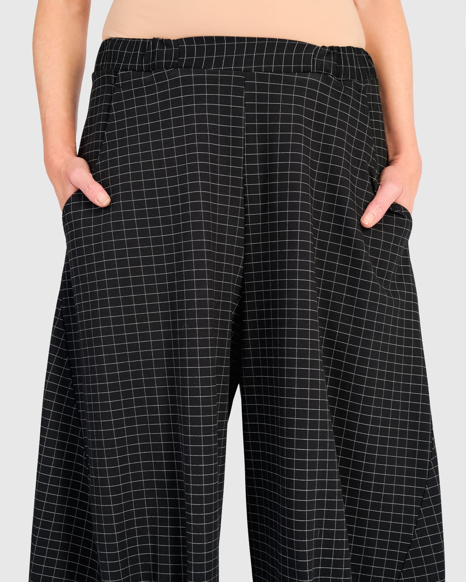 alembika-urban-skog-oversized-pants-graphite-grid image 3