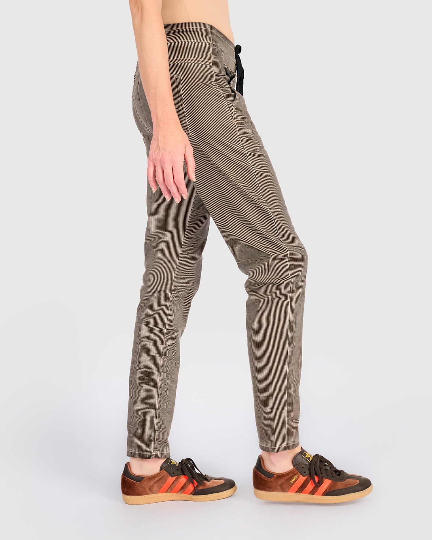 alembika-pinstripe-iconic-stretch-jeans-light-khaki image 3