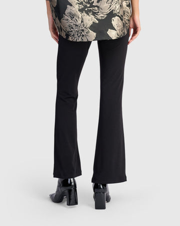 alembika-essential-slinky-flare-hose-schwarz-lang image 7