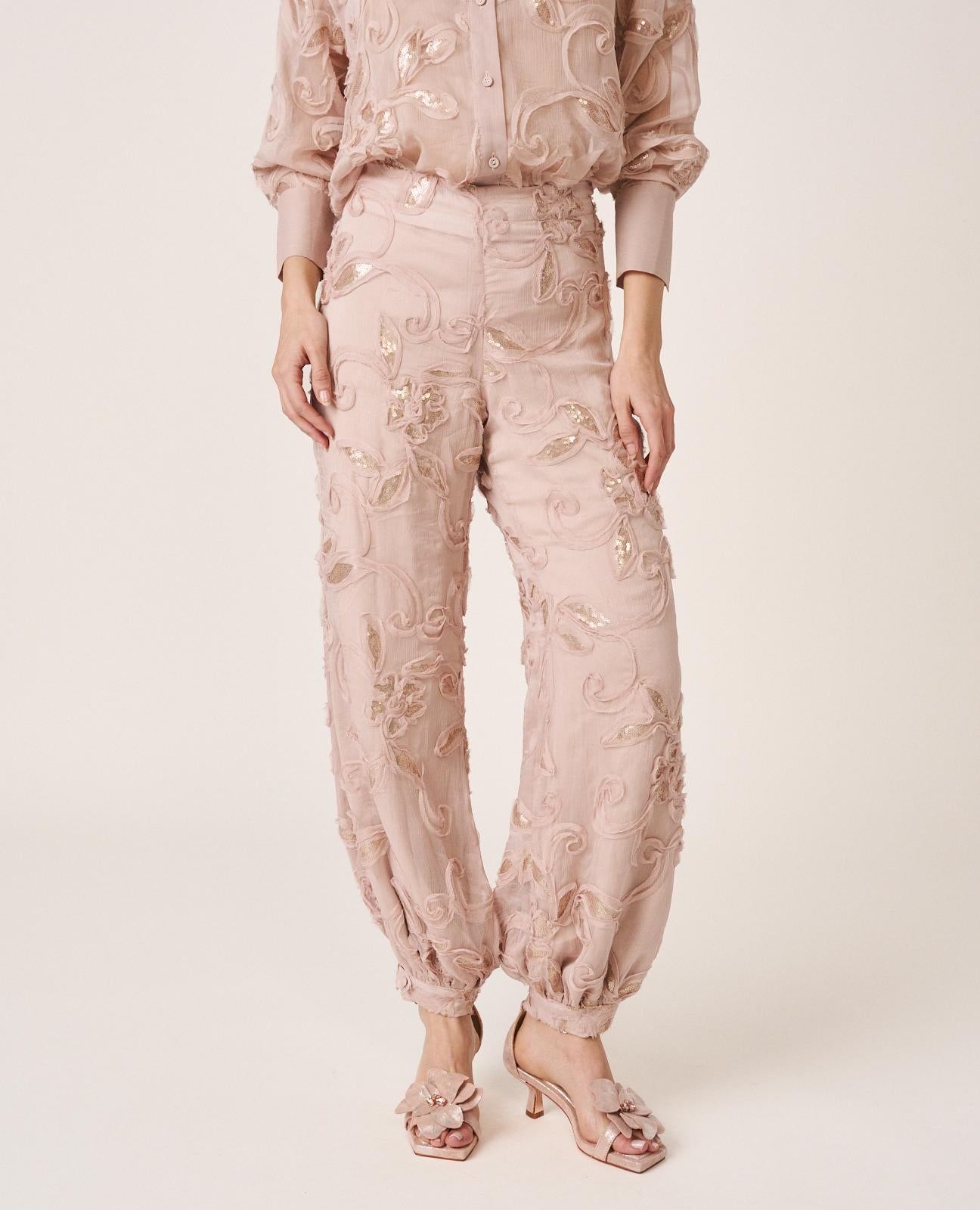 alma-en-pena-hose-floral-rosa-kn-chellang image 3