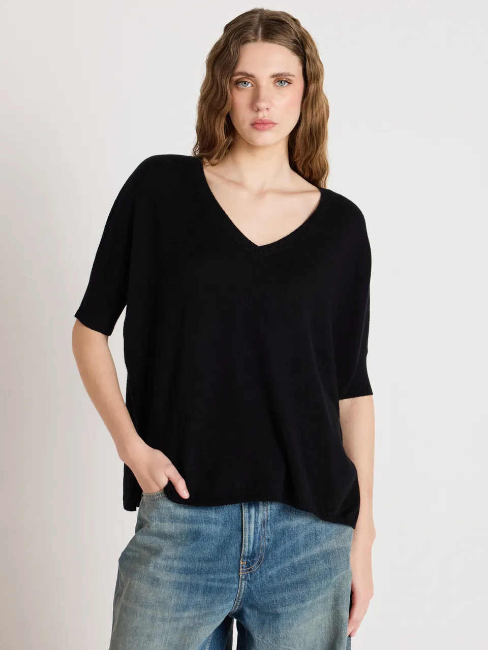 absolut-kate-poncho-pullover-mit-v-ausschnitt-aus-kaschmir-schwarz image 1