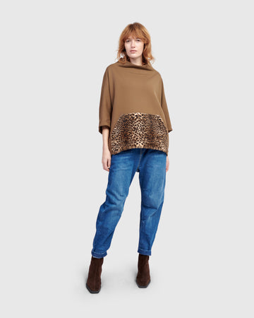 alembika-urban-muff-pullover-camel image 8