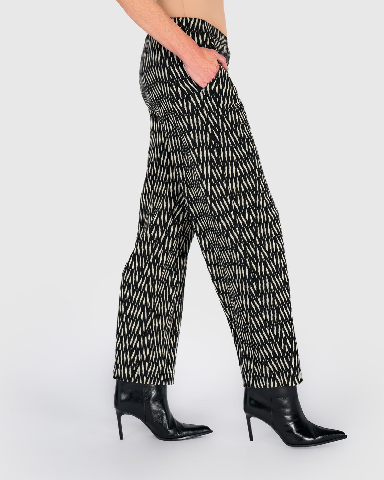 alembika-shift-straight-pant-zebra-ap726f image 2