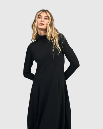 alembika-essential-turtleneck-cocoon-dress-black-midikleid image 4