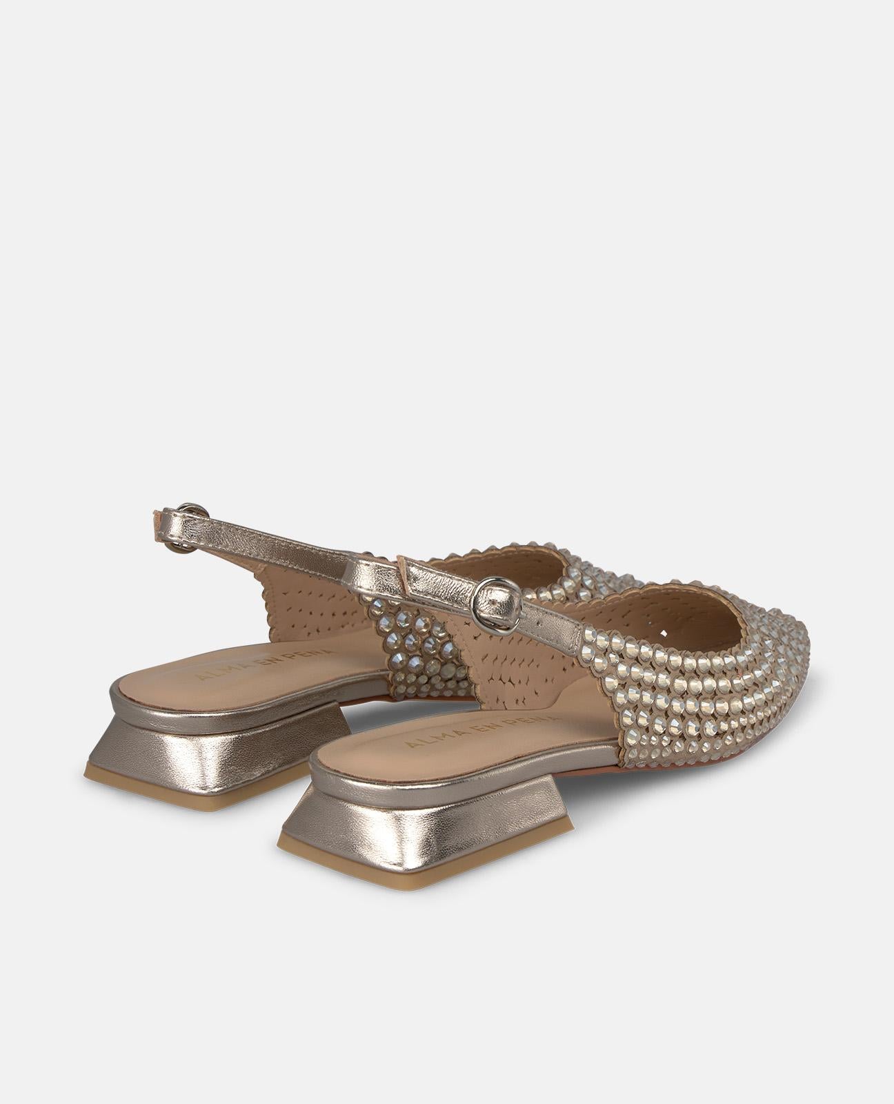 alma-en-pena-slingpumps-nieten-bronze-2-cm-blockabsatz image 3