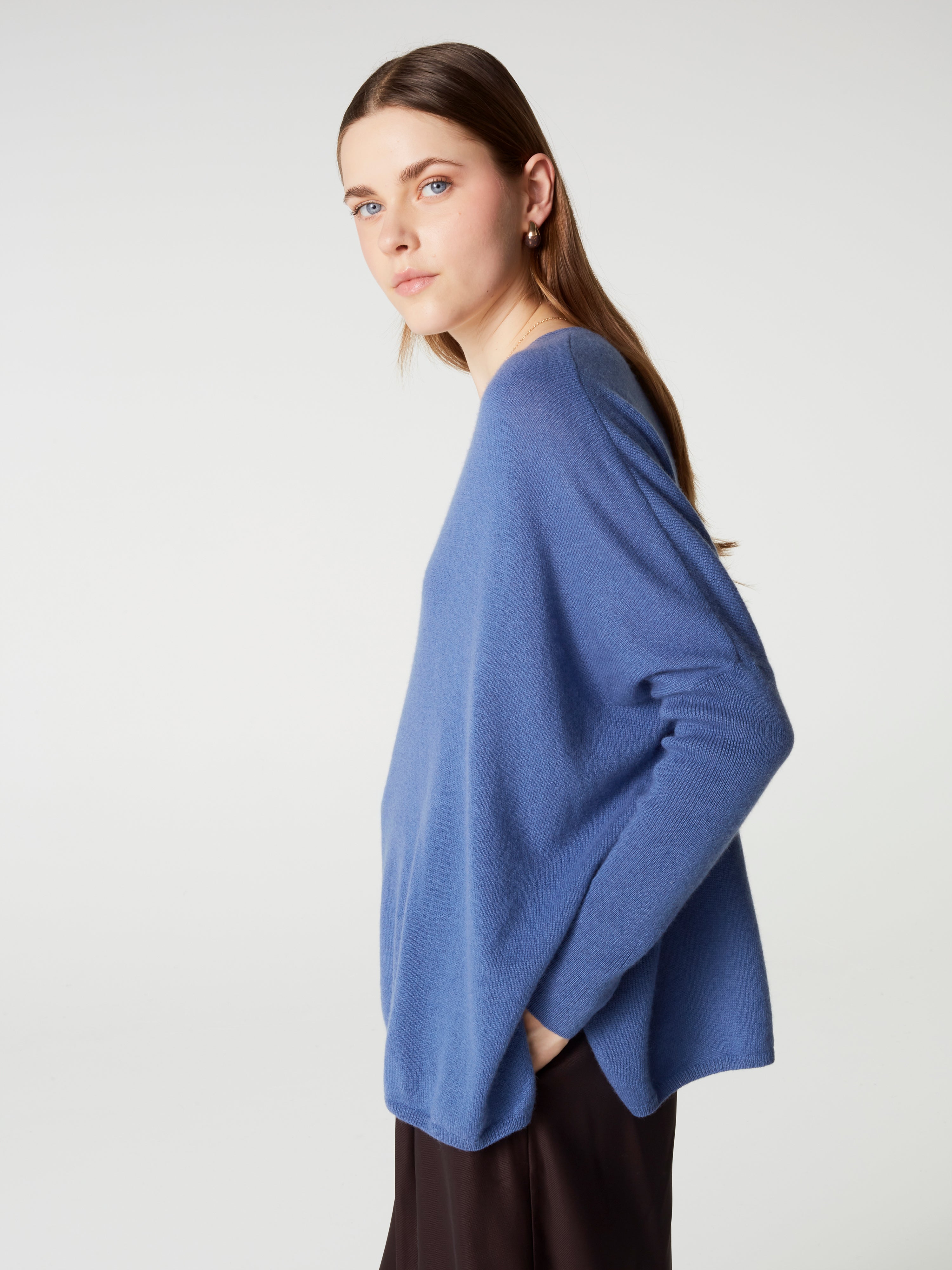 absolut-chloe-poncho-pullover-damen-v-ausschnitt-100-kaschmir-blau-beige image 4