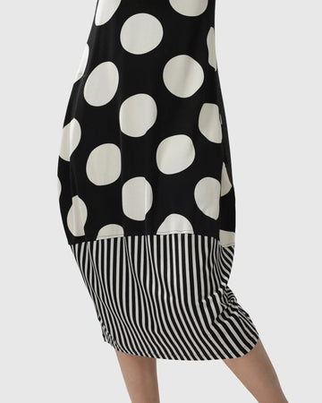 alembika-minnie-rmelloses-midi-kleid-mono-punkte image 4