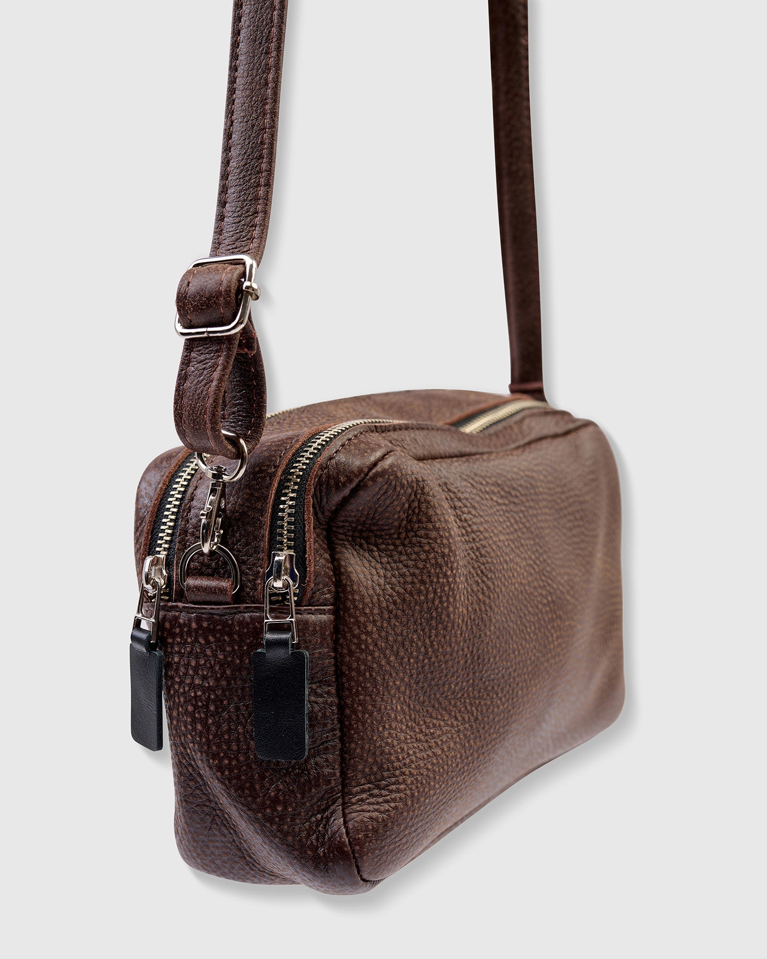 alembika-twin-zip-box-bag-chocolate-leder-crossbody image 3