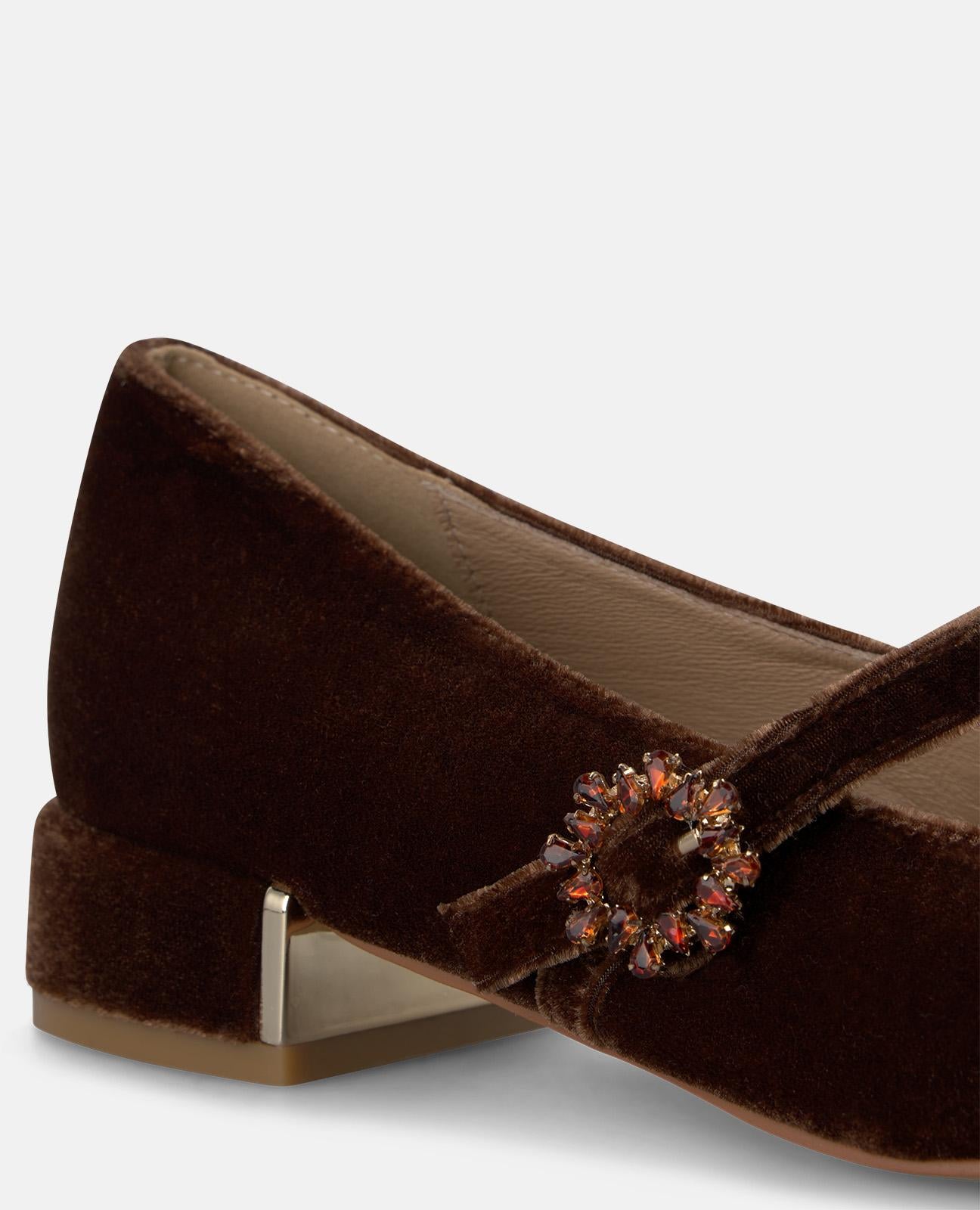 alma-en-pena-velvet-flats-braun-samt-ballerinas-mit-bl-ten-schnalle-3-cm-absatz- image 4