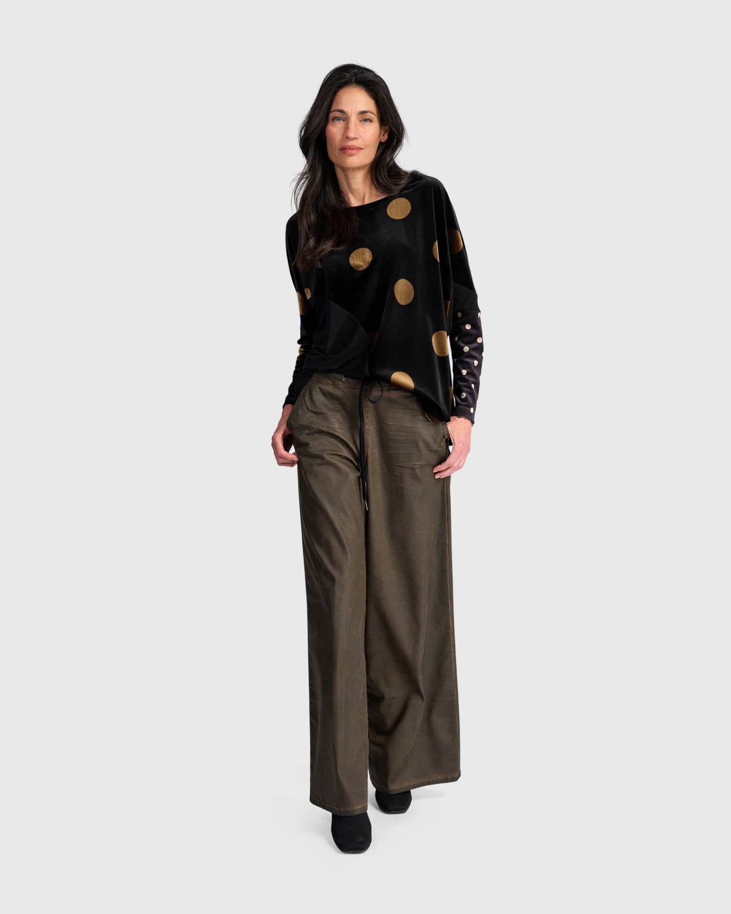 alembika-everyday-velvet-curve-top-black-gold-dot-samttop image 6