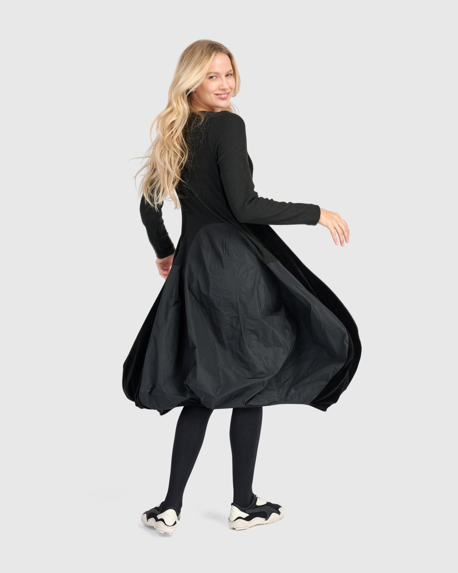 alembika-urban-mossa-cocoon-kleid-schwarz image 2