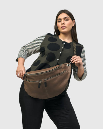 alembika-on-the-go-large-sling-bag-umh-ngetasche-wood image 6