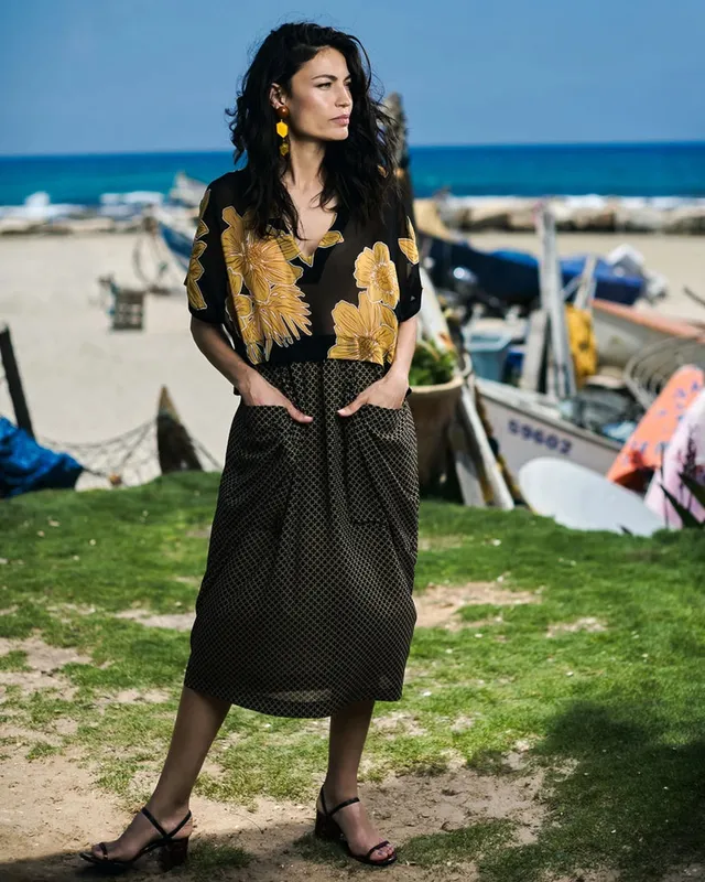 alembika-lanai-chiffon-shift-kleid-gold-midi image 1