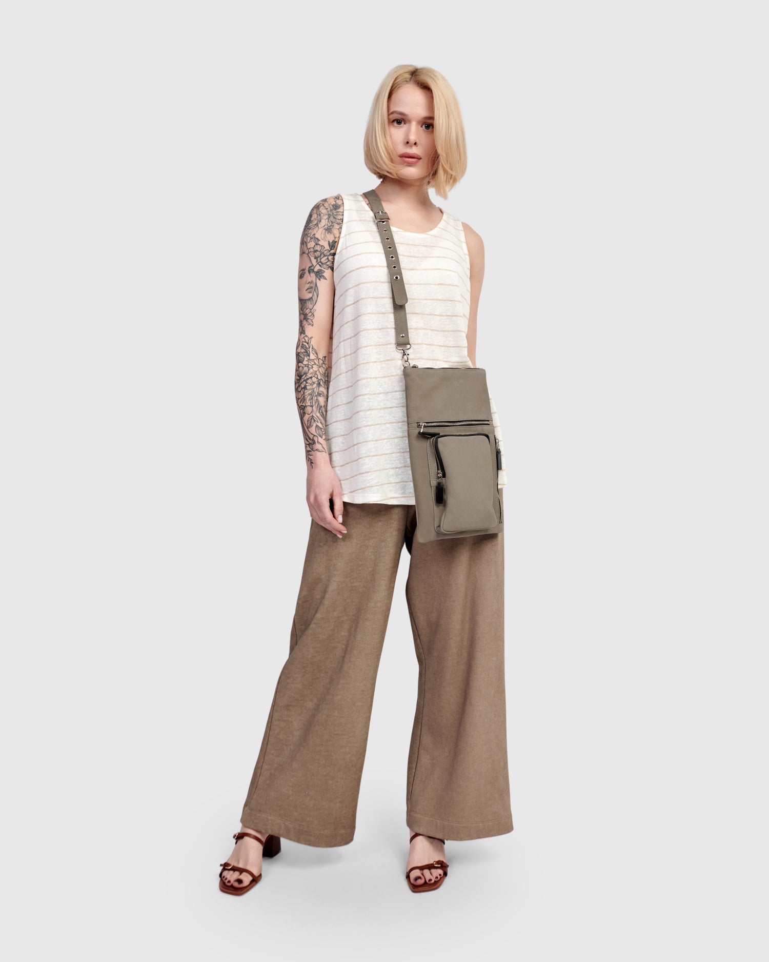 alembika-flat-stash-pouch-tasche-damen-leder-grau image 7