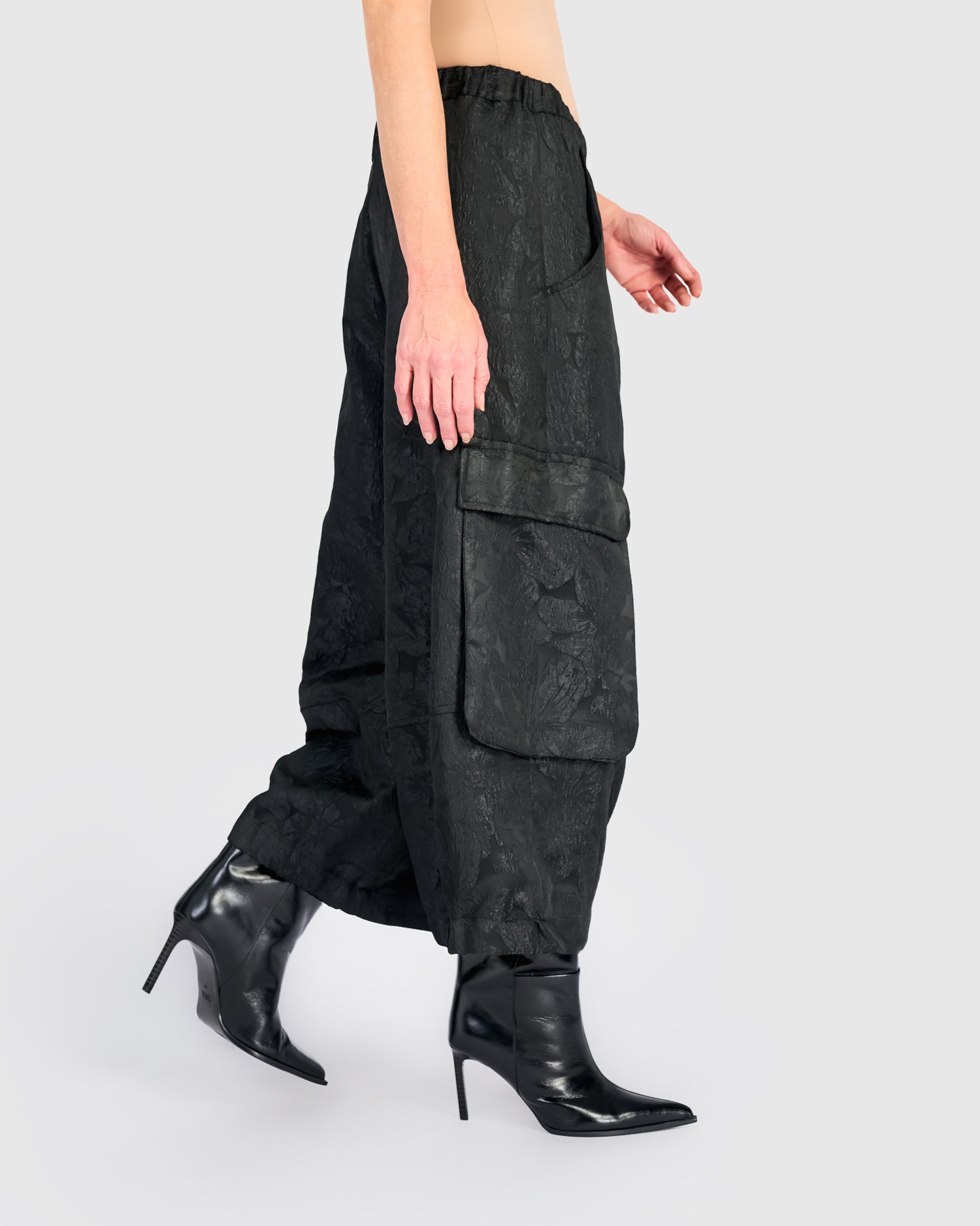 alembika-damask-wide-cargo-pants-onyx-cargohose image 4