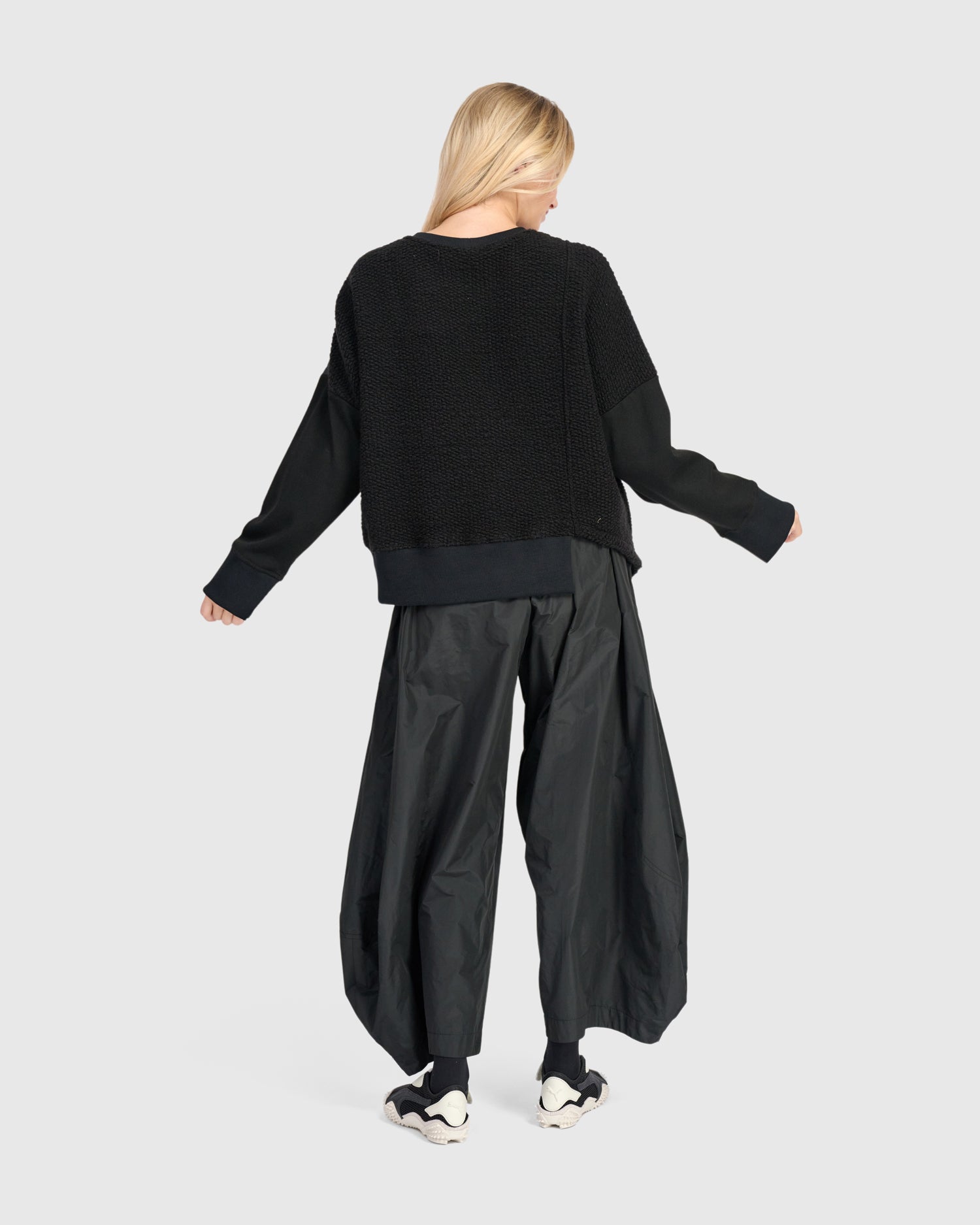 alembika-urban-havn-crewneck-top-schwarz image 6