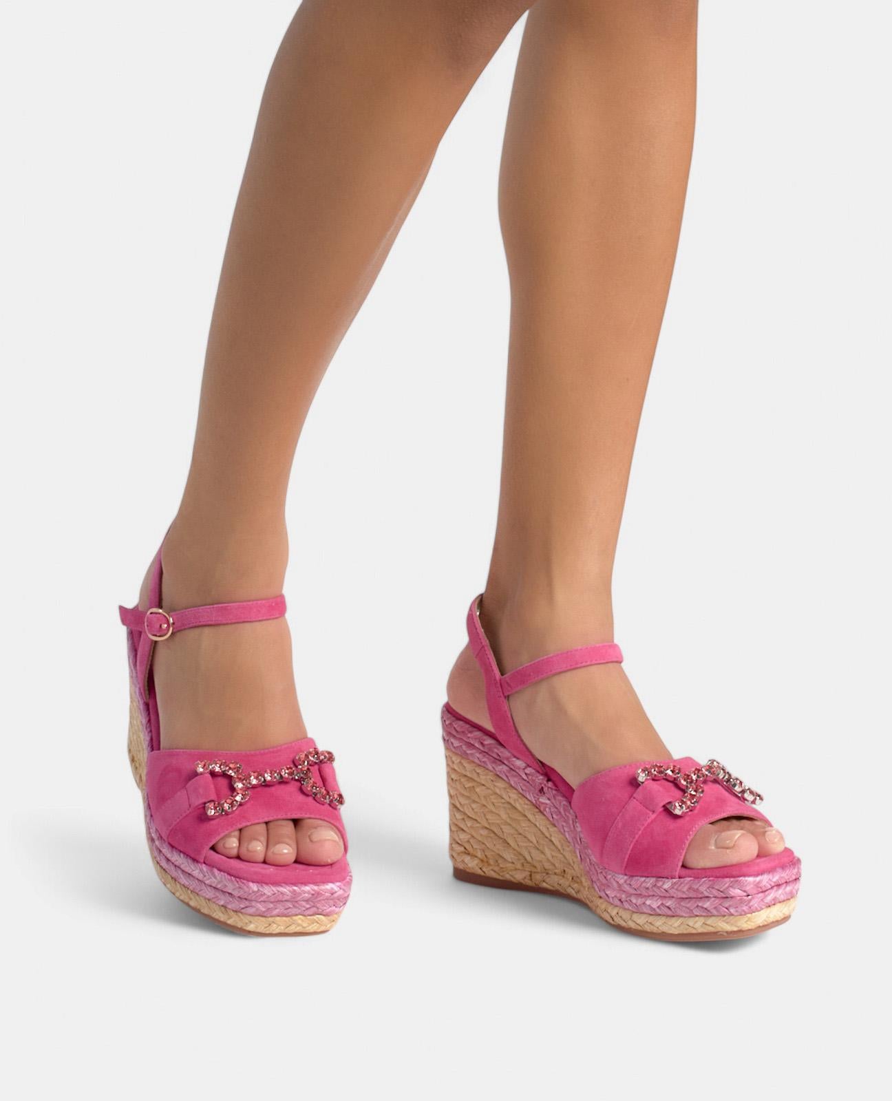 alma-en-pena-wedge-with-stirrup-beads-keilsandale-in-fuchsia-9-8-cm image 4