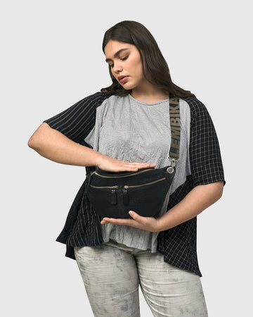alembika-crossbody-sling-bag-schwarz-leder image 2