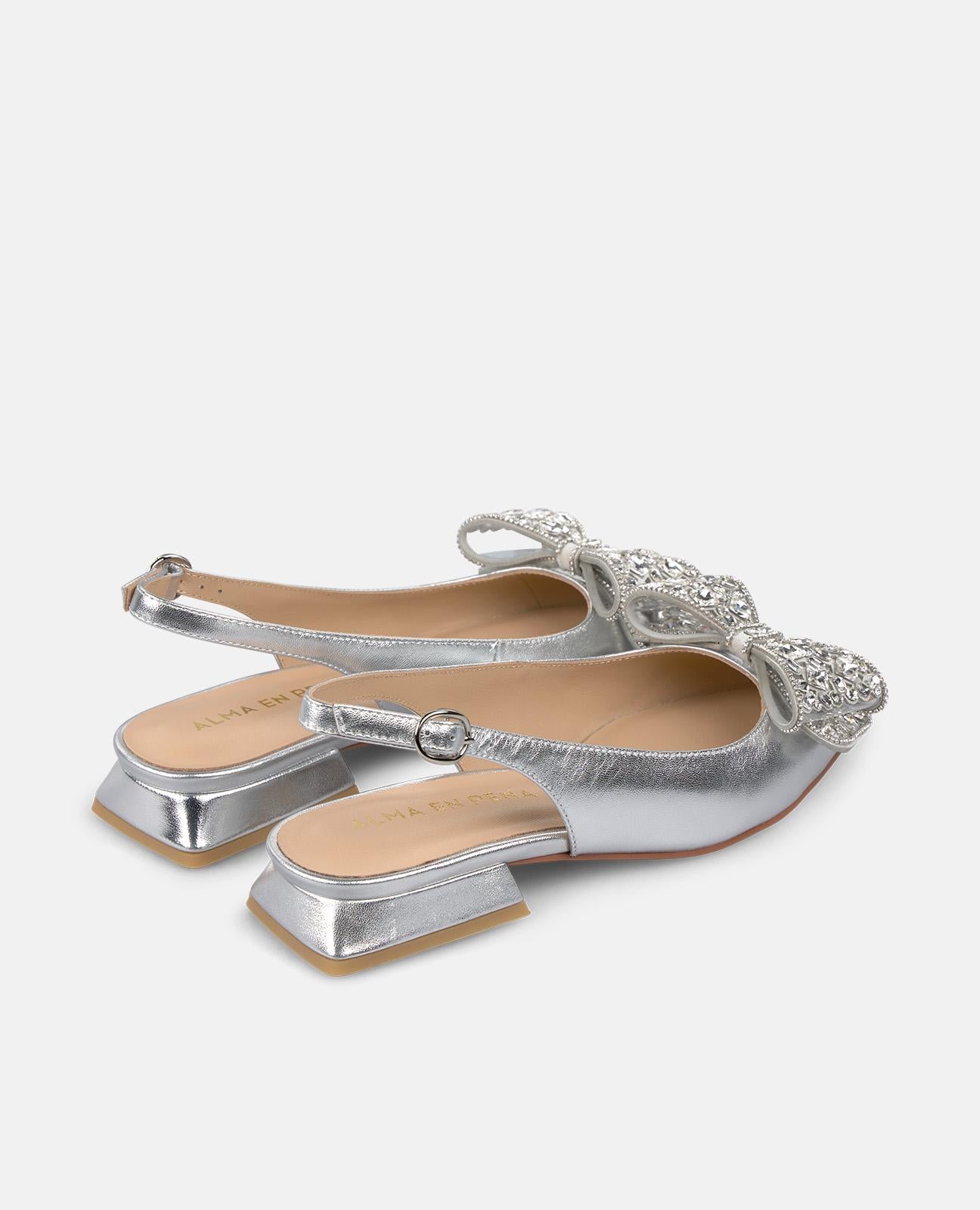 alma-en-pena-ballerina-mit-schleife-silberner-spitzenschuh-2-cm image 4