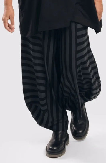 alembika-punto-jersey-hose-grau-schwarz-gestreift image 4