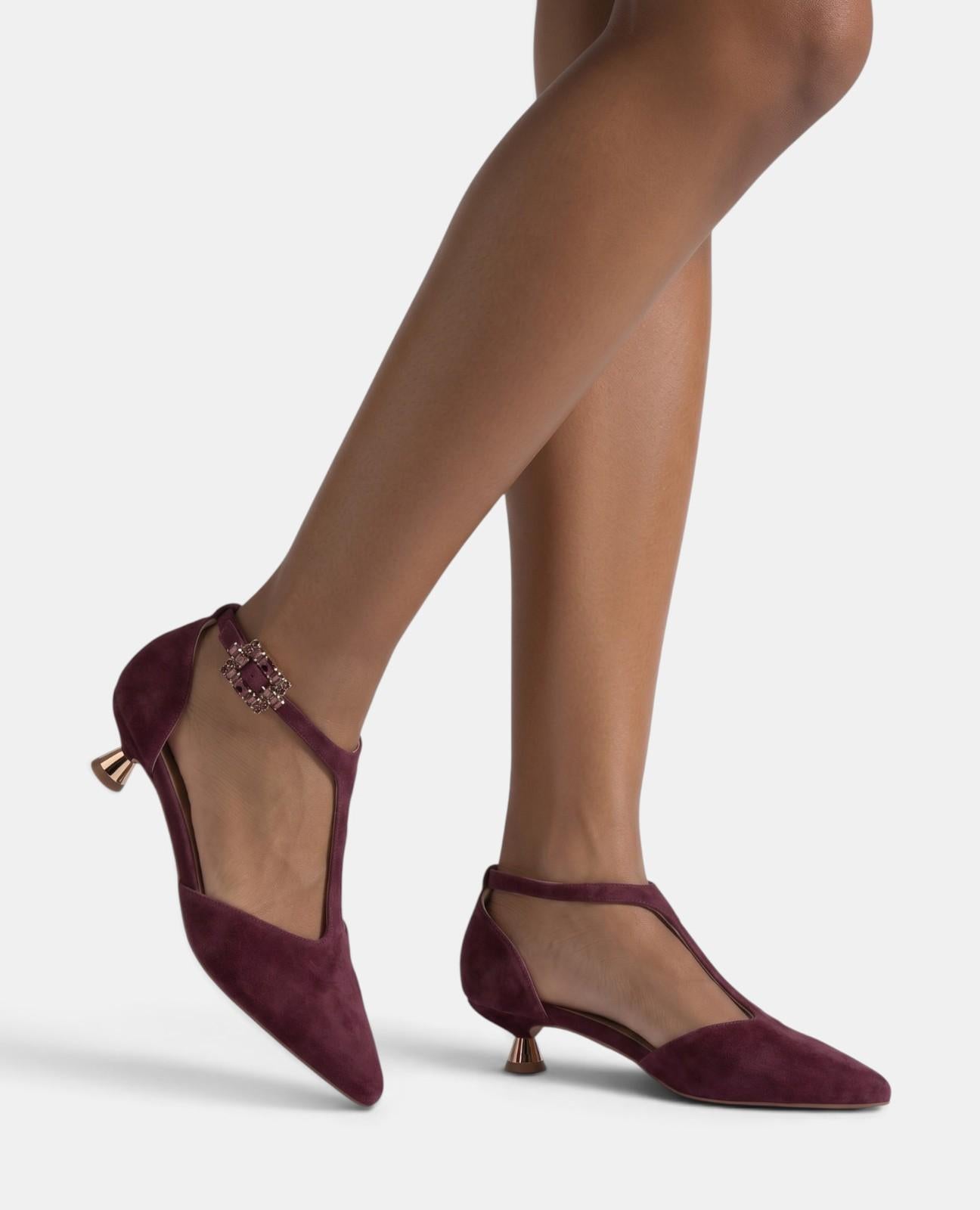 alma-en-pena-suede-pumps-bordeaux-mit-schnuller-riemen-4-cm-kitten-heel image 5