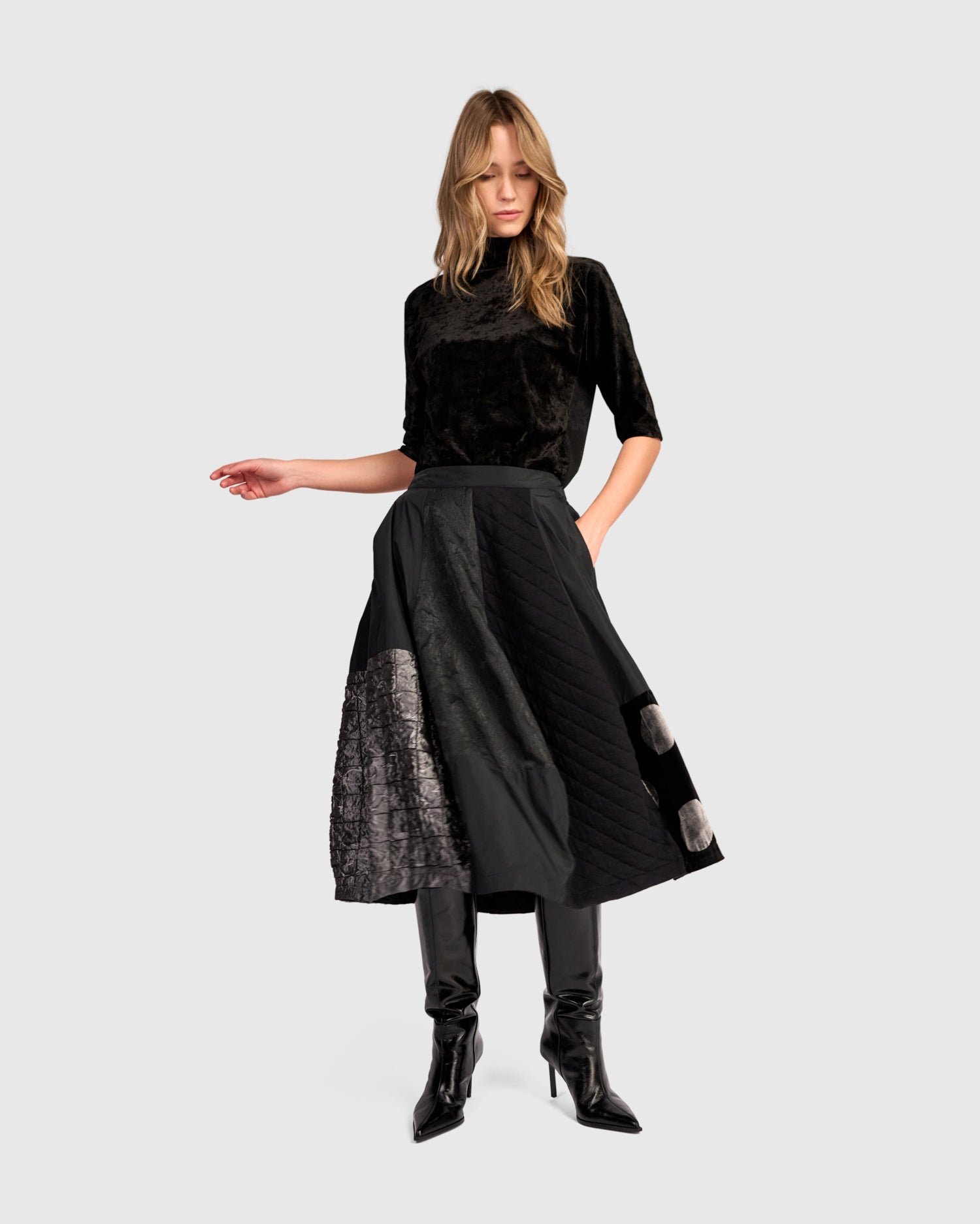 alembika-adagio-mockneck-top-schwarz-flora-samt image 6