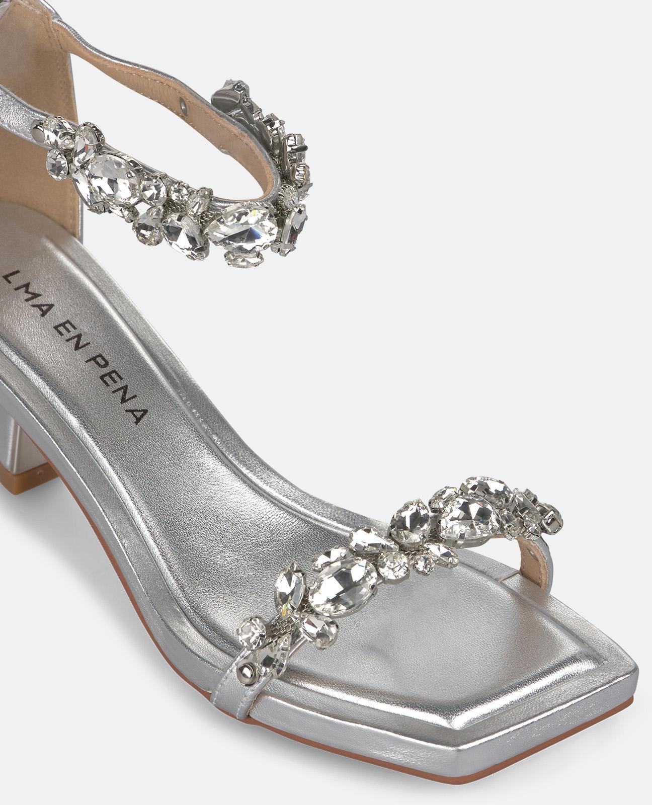 alma-en-pena-sandalette-metallic-silber-mit-strass-5-5-cm-blockabsatz image 4