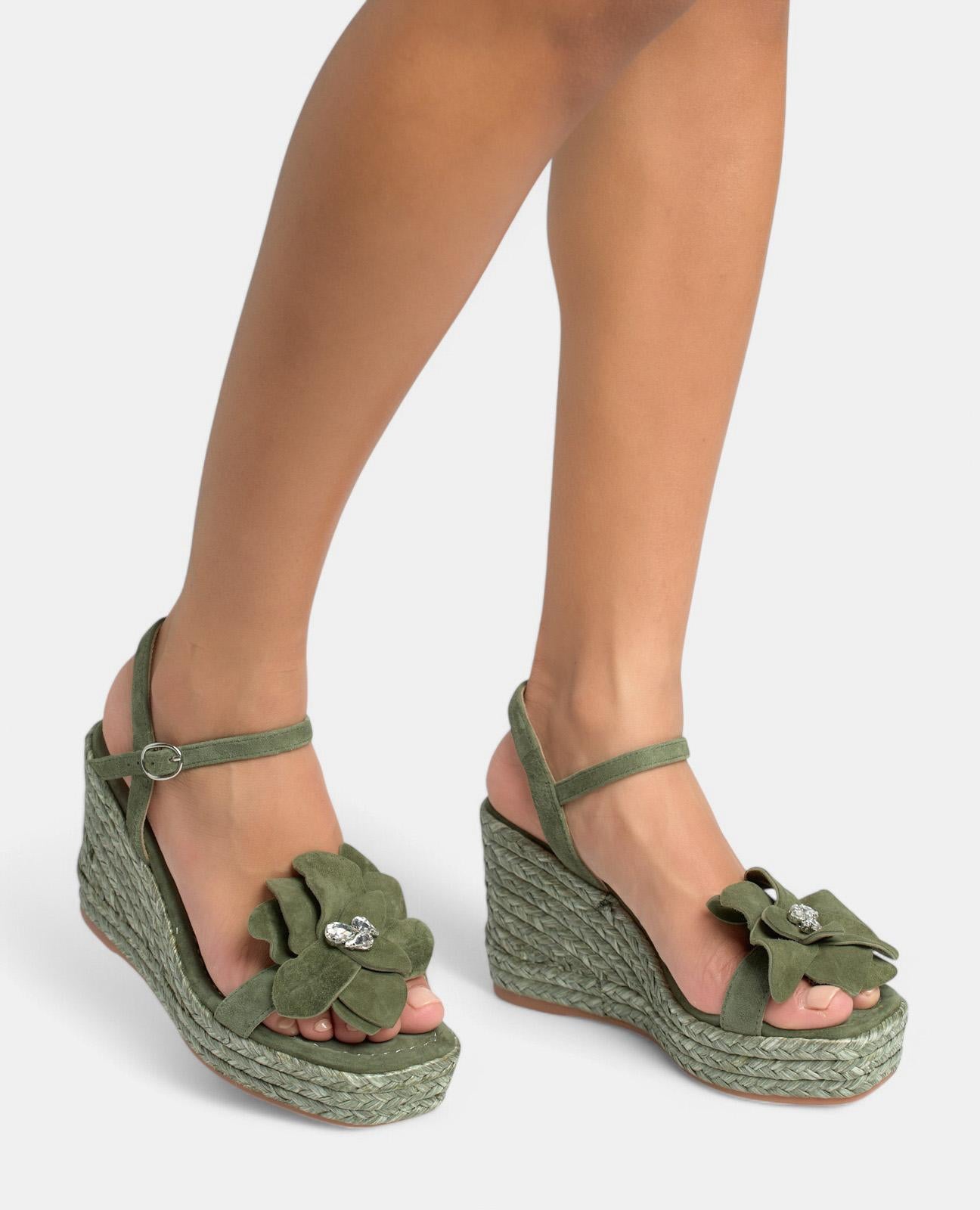 alma-en-pena-flower-wedge-sandal-gr-n-9-8-cm image 4