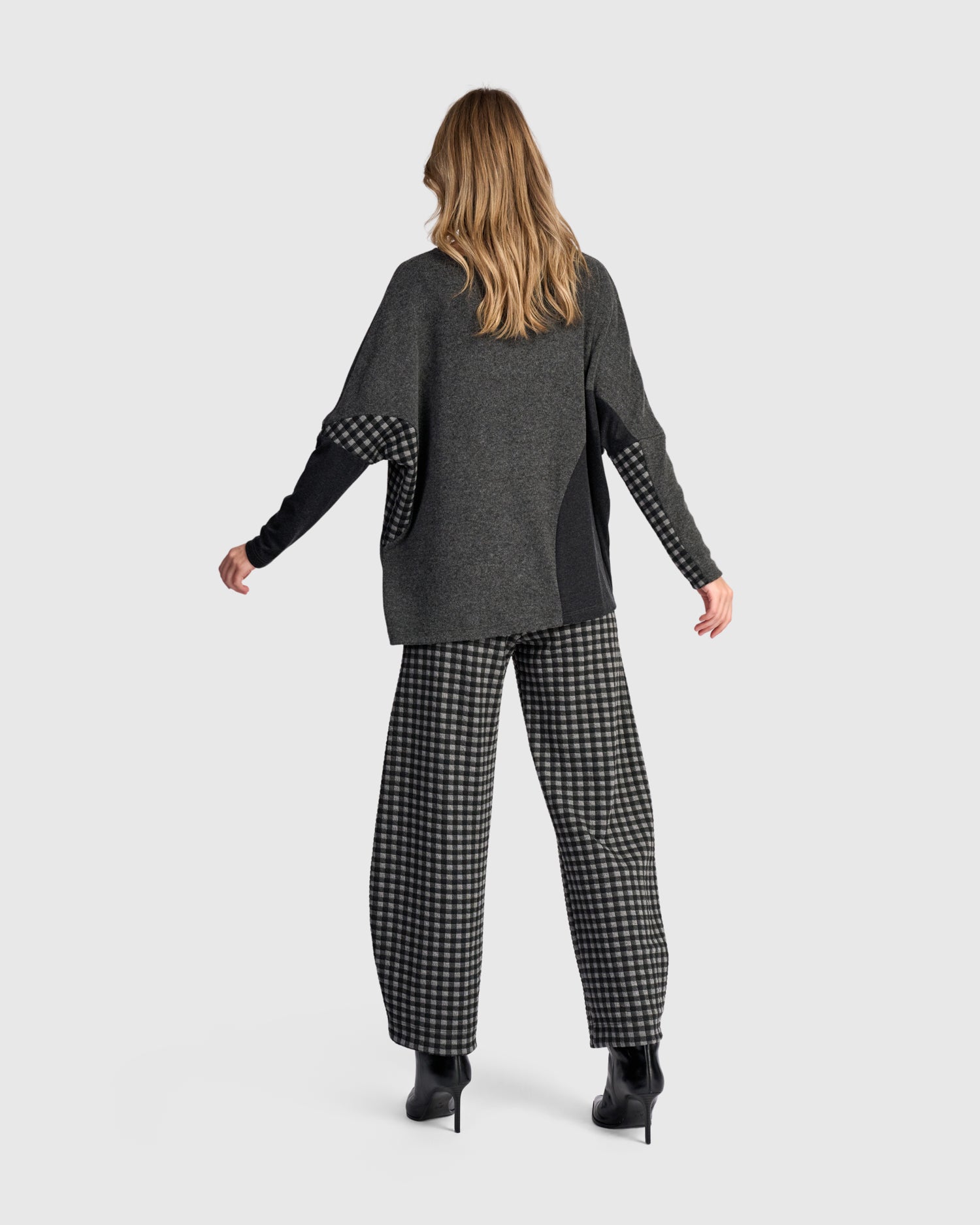 alembika-quasar-curve-top-carbon-oversize-fleece-top-mit-samt image 5