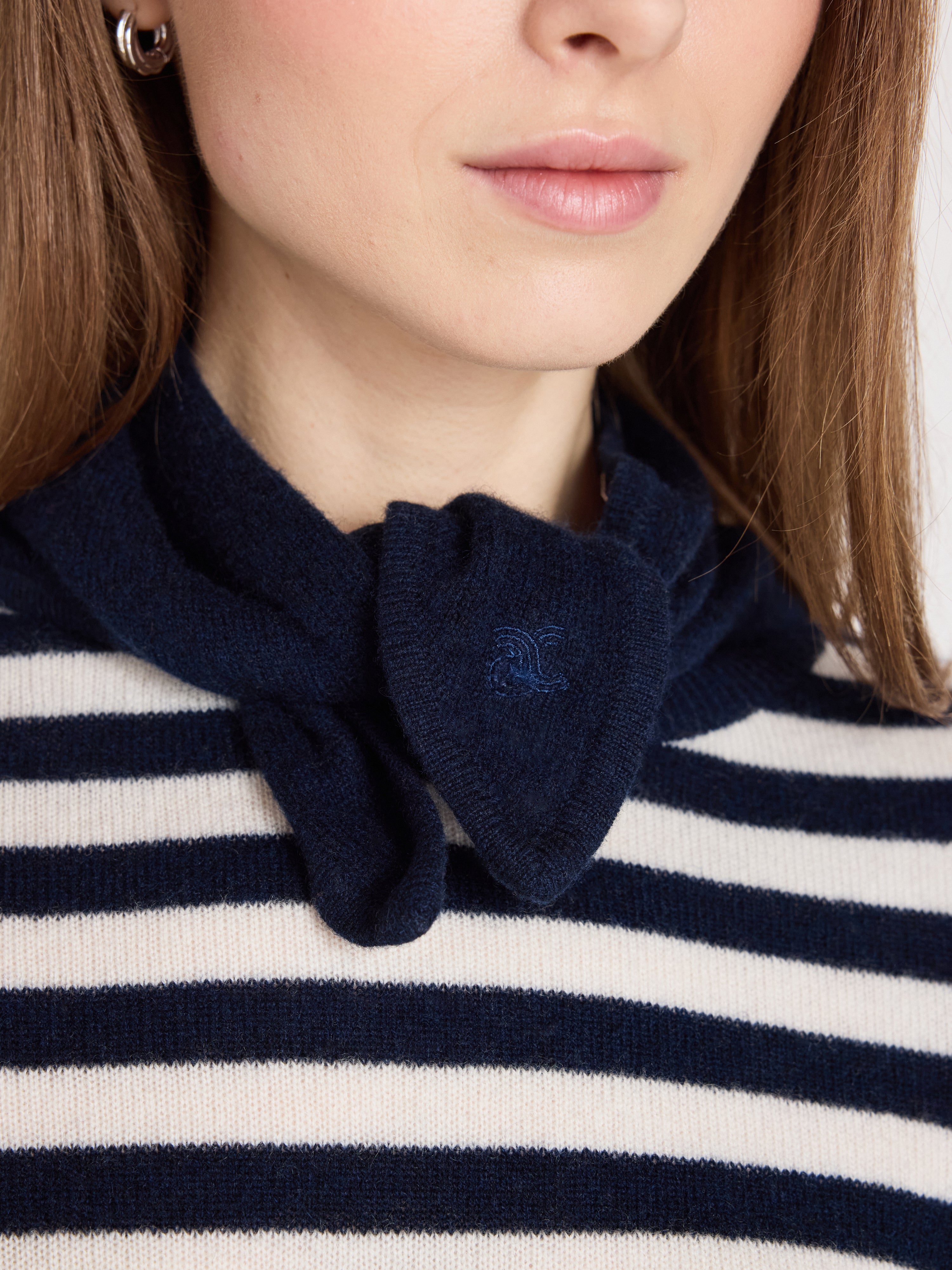 absolut-bandana-june-dreieckstuch-kaschmir-navy-70-x-35-cm image 2