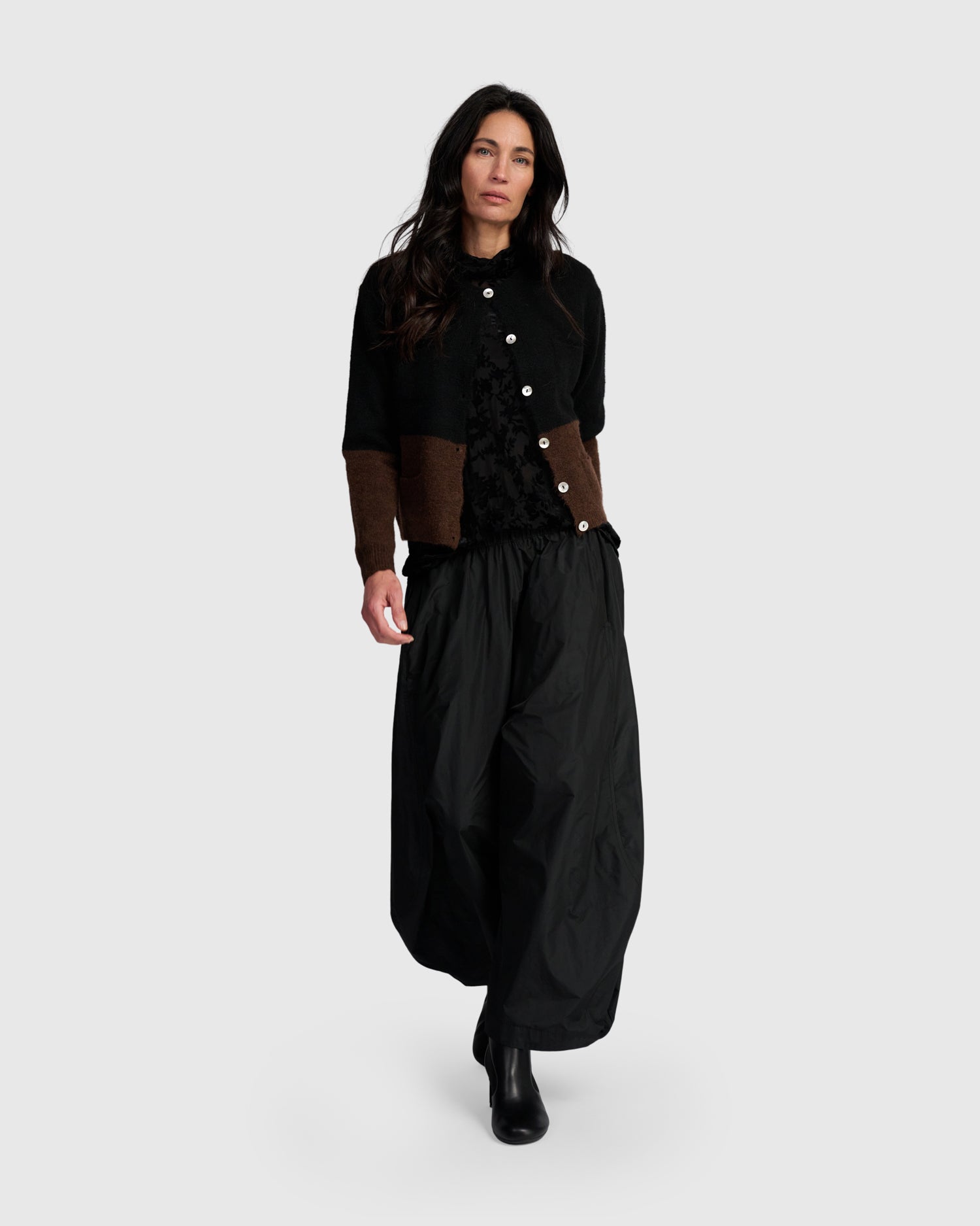 alembika-maeve-cardigan-black-choco-strickjacke image 2