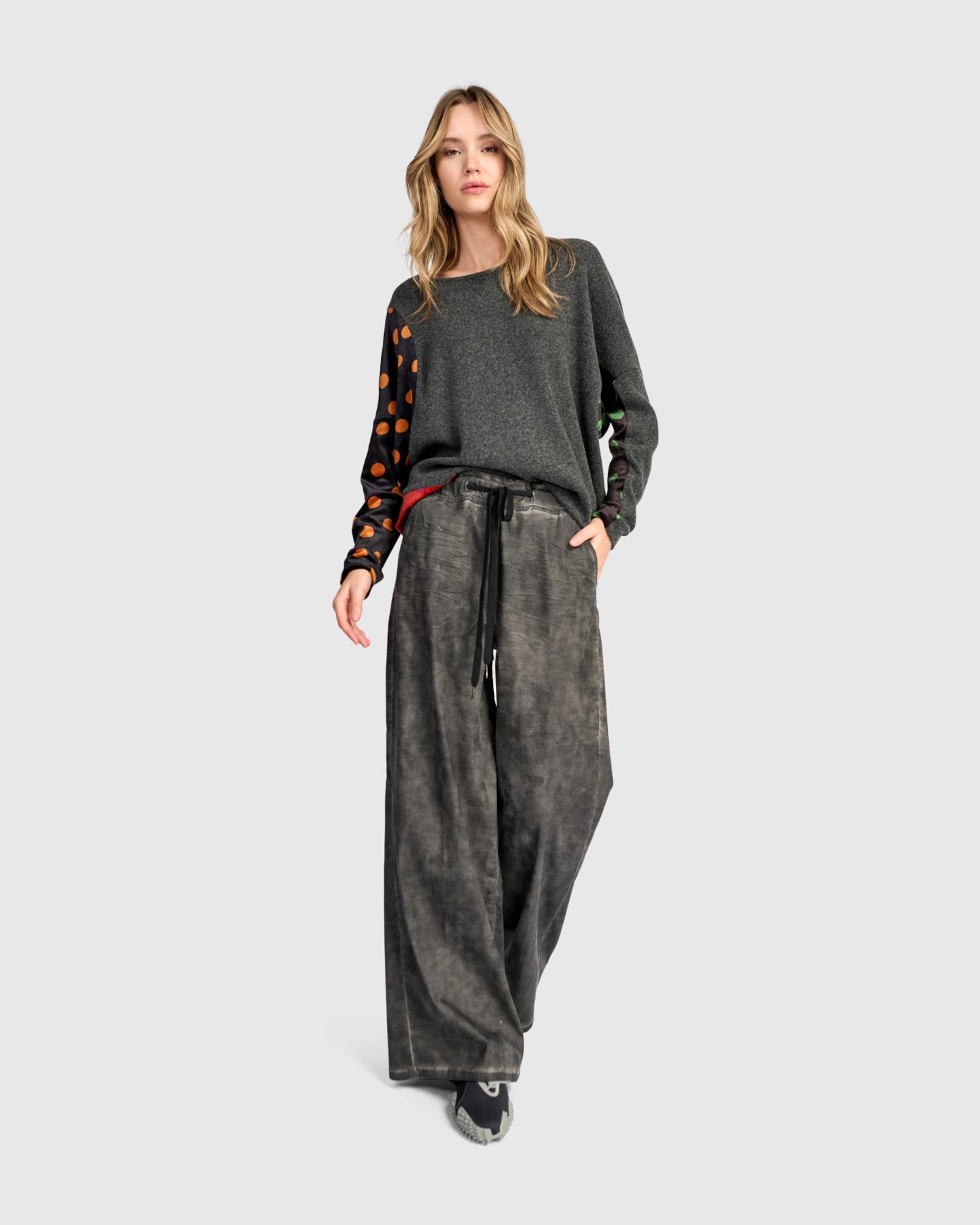 alembika-maisie-curve-top-carbon-dots image 8