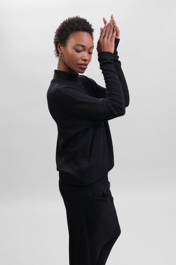 alembika-essential-mockneck-top-schwarz-pullover image 5