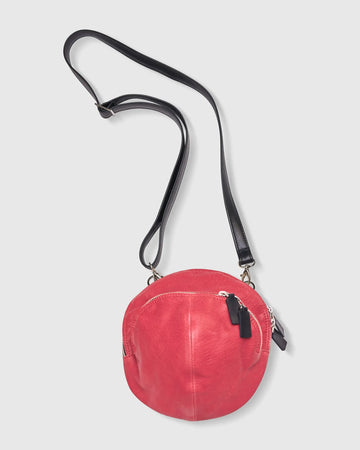 alembika-circle-canteen-bag-vermillion-runde-umh-ngetasche-aus-echtleder image 3