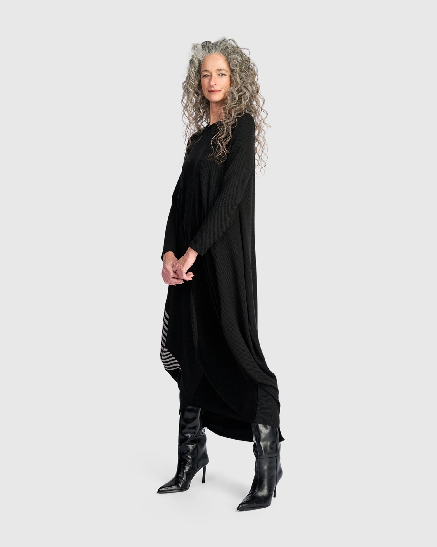 alembika-urban-ronn-draped-kleid-black-mix-ud-fw26 image 6