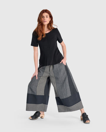 alembika-essential-shaped-tee-damen-schwarz-kurzarm image 3